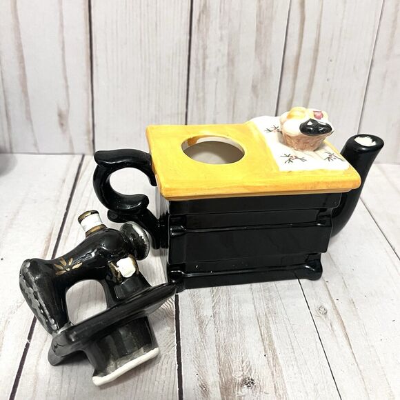 Cardinal Inc & World Bazaars  Teapot Ceramic Sewing Machine Vintage Collectible - Picture 5 of 16